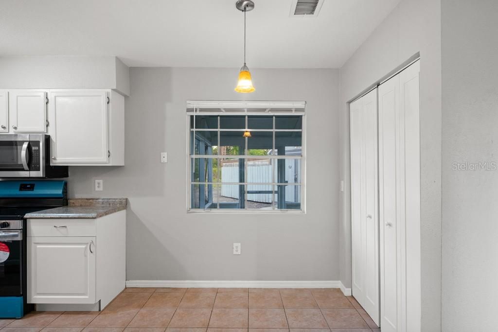 Kitchen & laundry closet