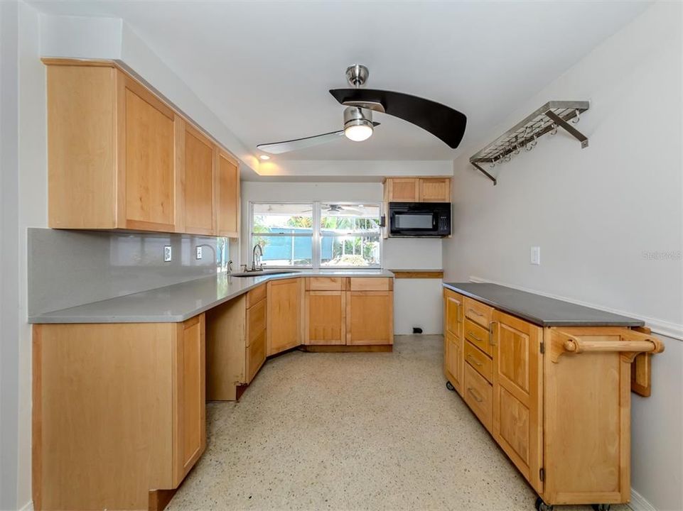 For Sale: $415,000 (2 beds, 2 baths, 1378 Square Feet)