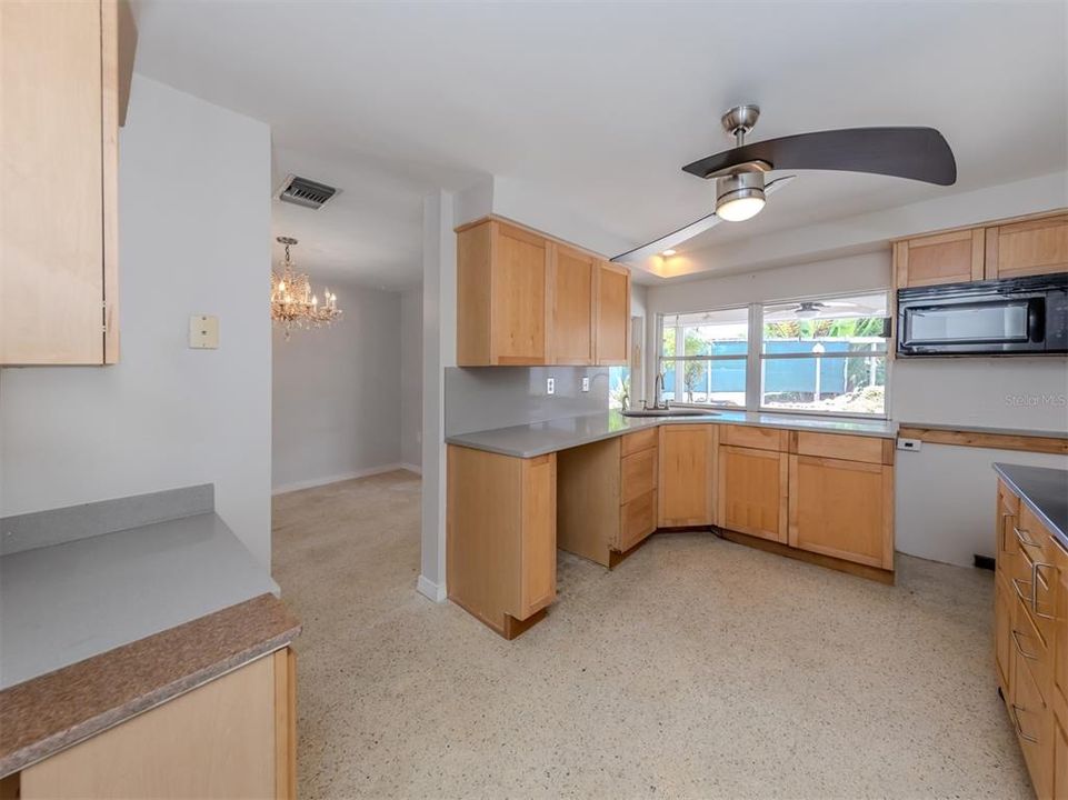 For Sale: $415,000 (2 beds, 2 baths, 1378 Square Feet)