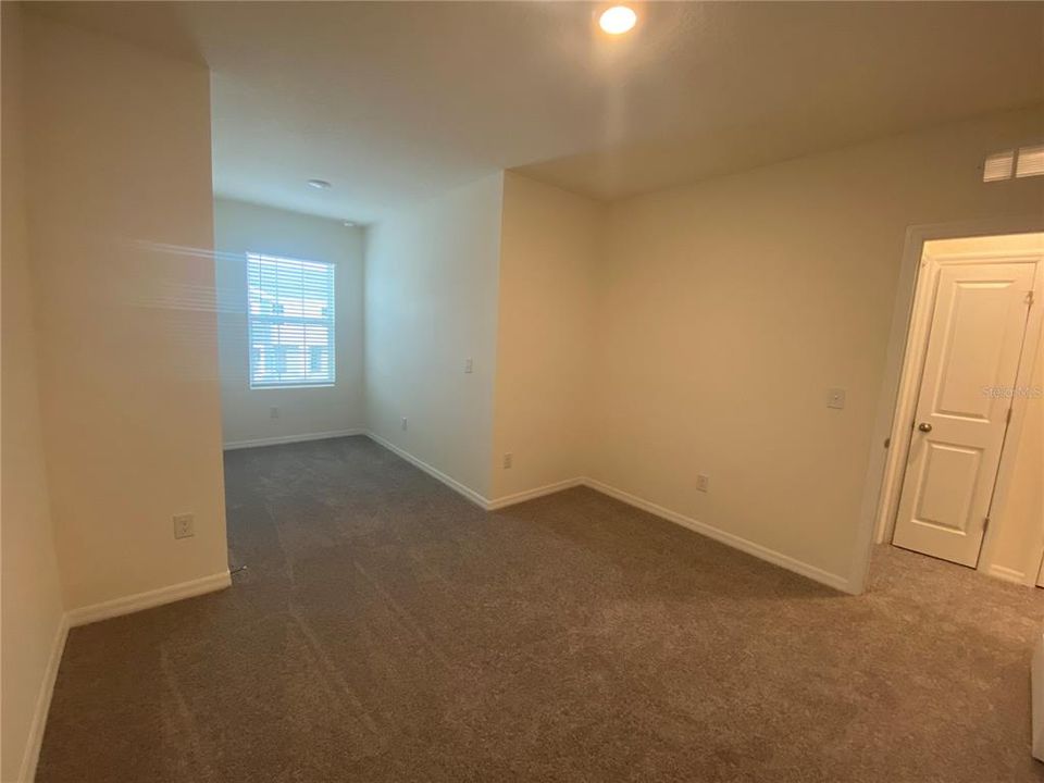 For Rent: $2,300 (3 beds, 2 baths, 1673 Square Feet)