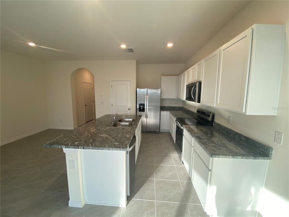 For Rent: $2,300 (3 beds, 2 baths, 1673 Square Feet)