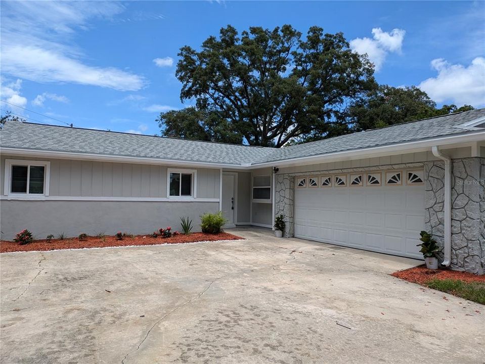 Active With Contract: $350,000 (3 beds, 2 baths, 1358 Square Feet)