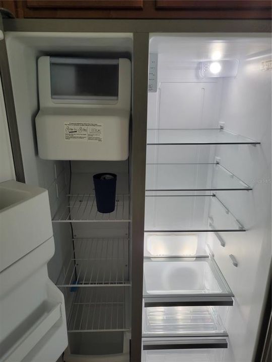 Activo con contrato: $2,300 (4 camas, 3 baños, 2814 Pies cuadrados)