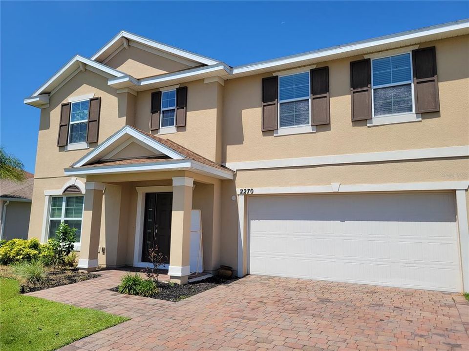 Active With Contract: $2,300 (4 beds, 3 baths, 2814 Square Feet)