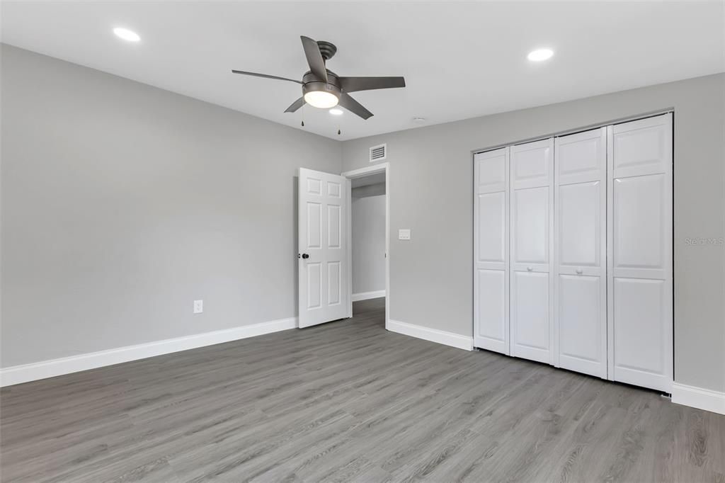 Active With Contract: $239,900 (3 beds, 2 baths, 1054 Square Feet)