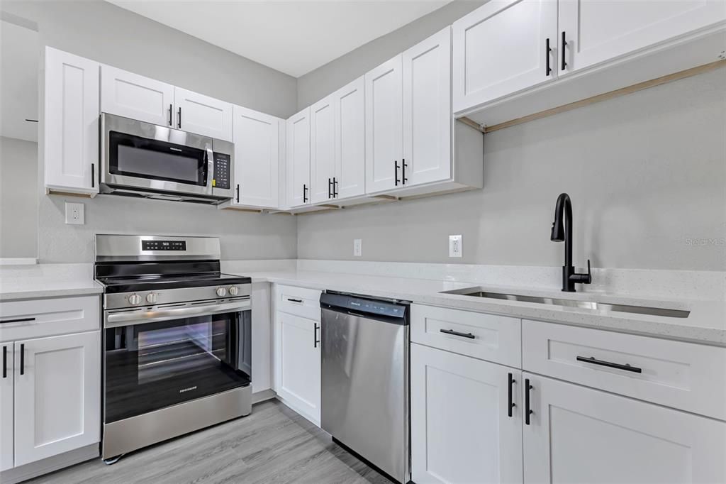 Active With Contract: $239,900 (3 beds, 2 baths, 1054 Square Feet)