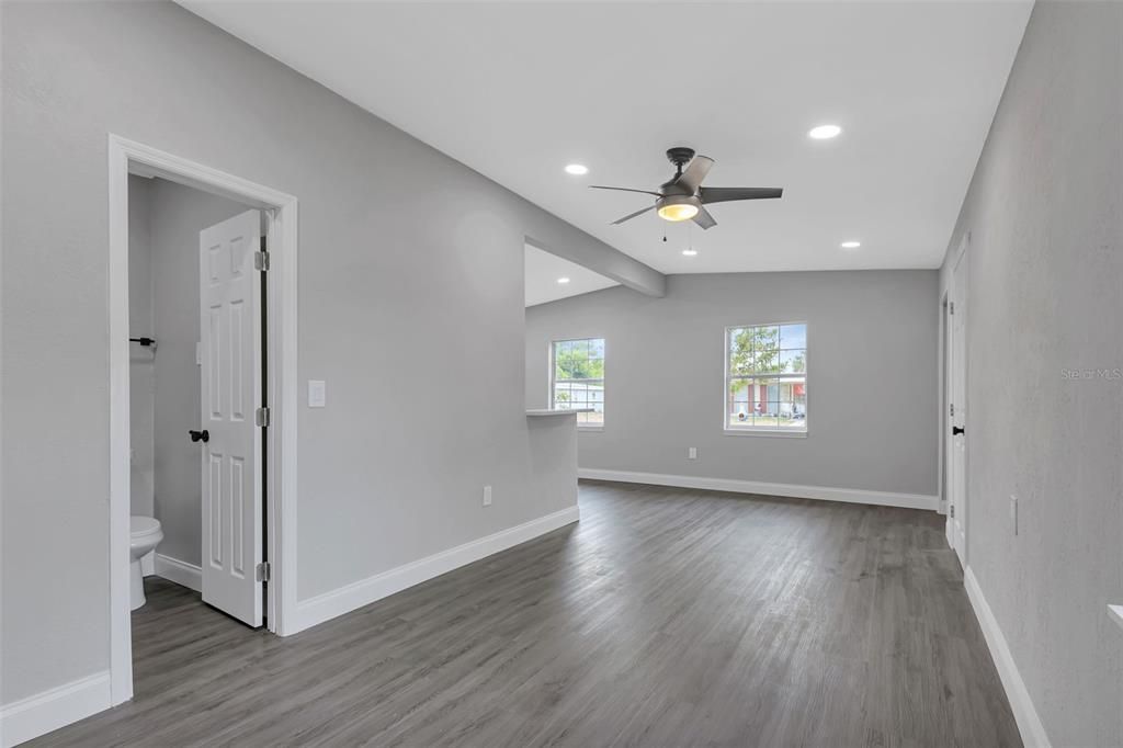 Active With Contract: $239,900 (3 beds, 2 baths, 1054 Square Feet)