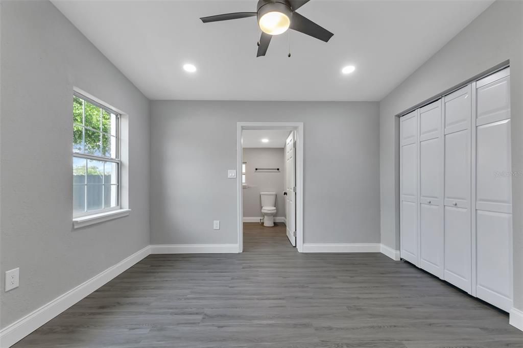 Active With Contract: $239,900 (3 beds, 2 baths, 1054 Square Feet)