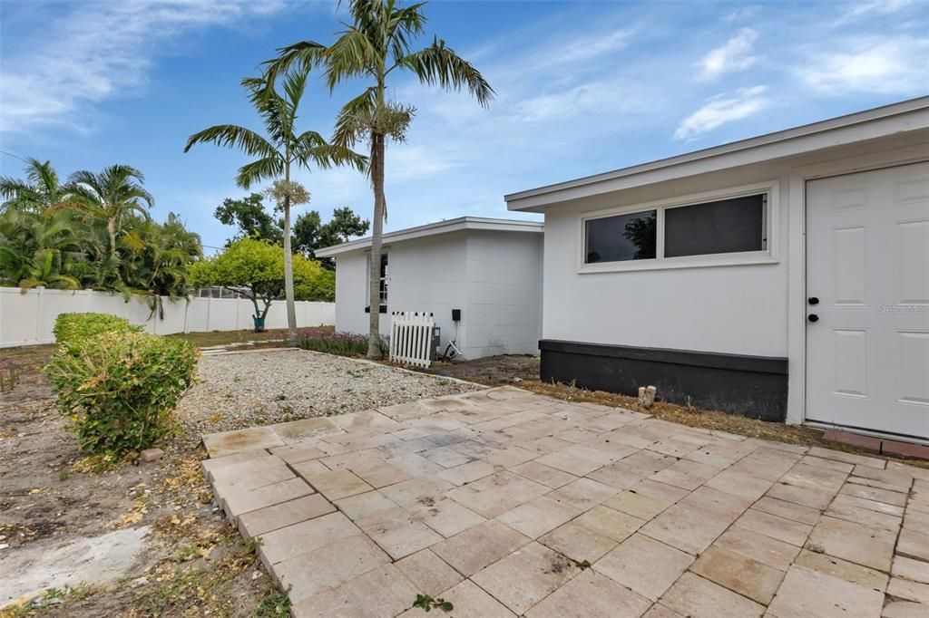 Active With Contract: $239,900 (3 beds, 2 baths, 1054 Square Feet)