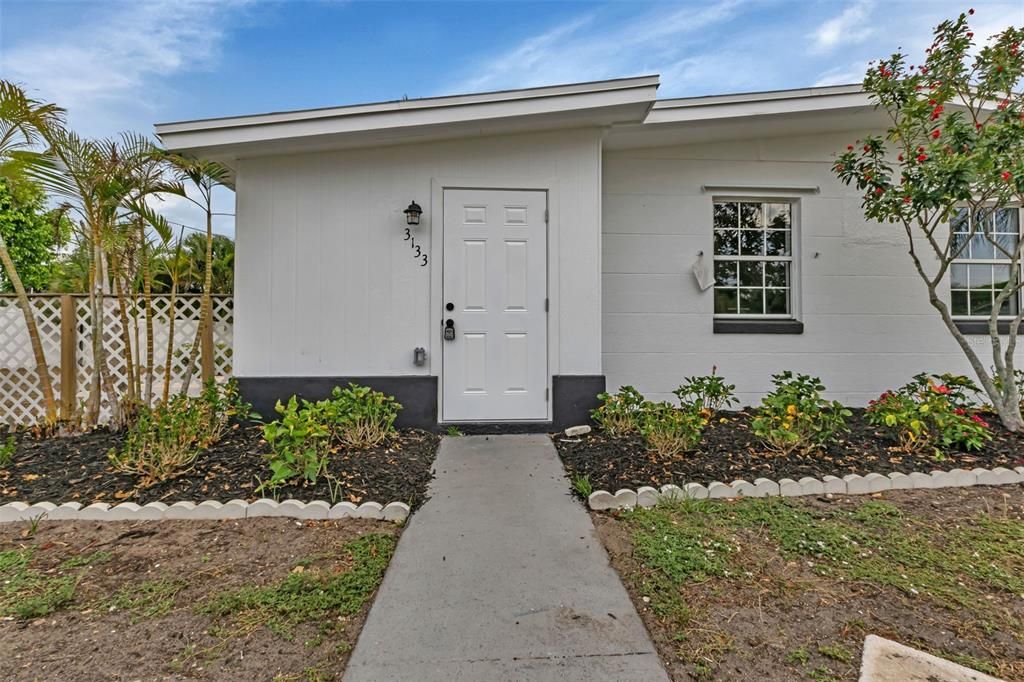 Active With Contract: $239,900 (3 beds, 2 baths, 1054 Square Feet)