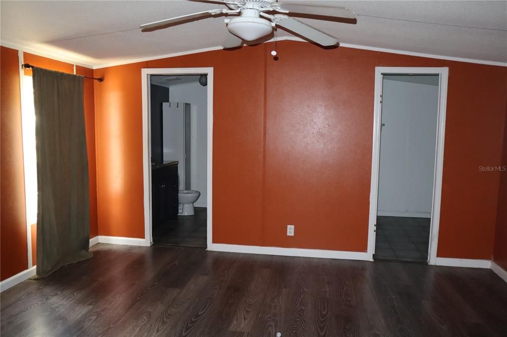 For Sale: $199,900 (3 beds, 2 baths, 1216 Square Feet)