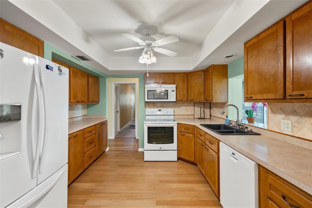 For Sale: $299,000 (2 beds, 2 baths, 1740 Square Feet)