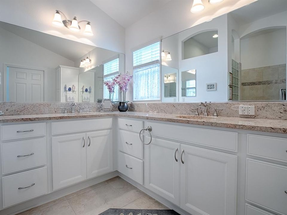 BEAUTIFUL MASTER BATH WITH GRANITE COUNTERTOPS & DUAL VANITIES