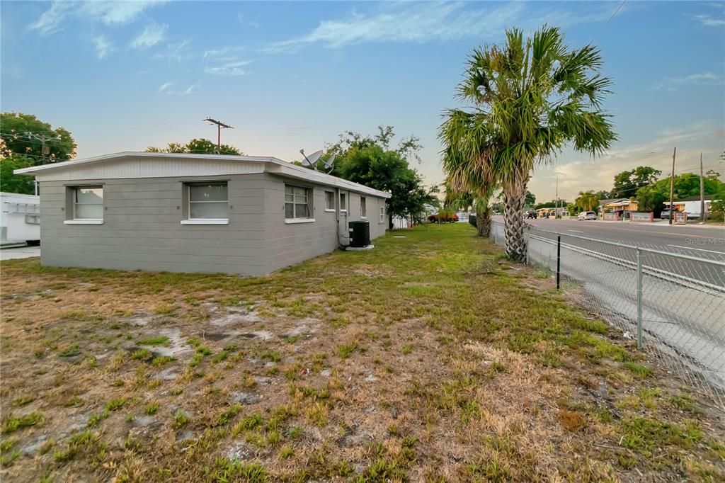 For Rent: $1,995 (3 beds, 2 baths, 984 Square Feet)