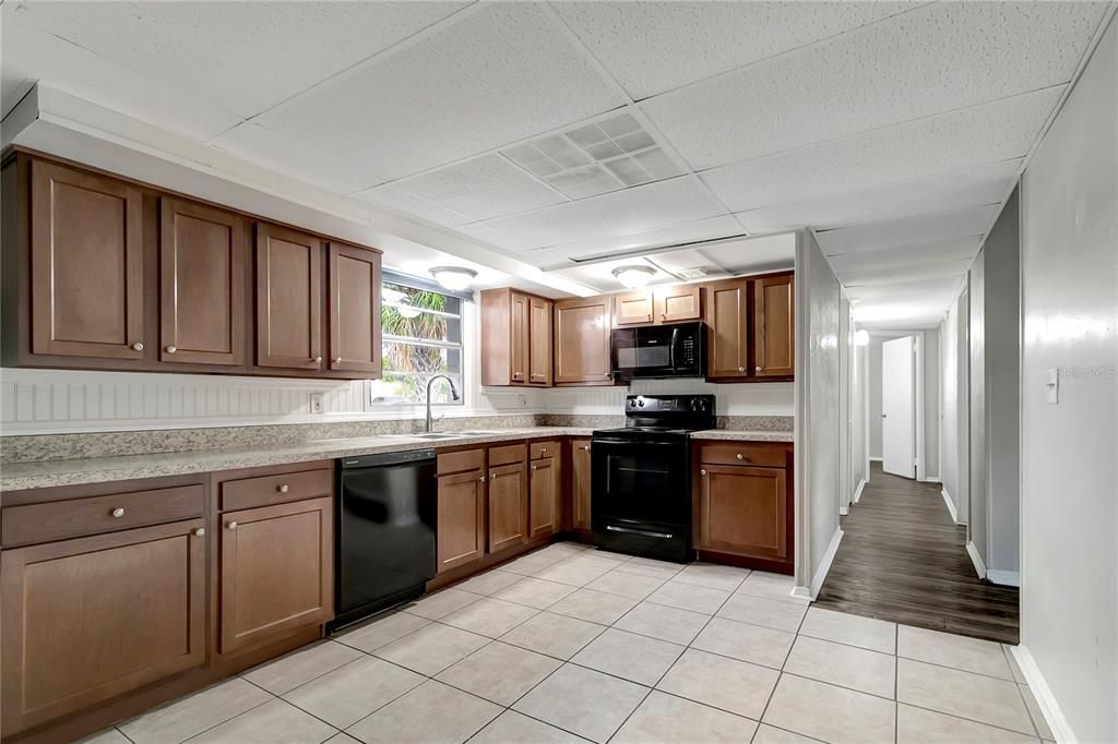 For Rent: $1,995 (3 beds, 2 baths, 984 Square Feet)