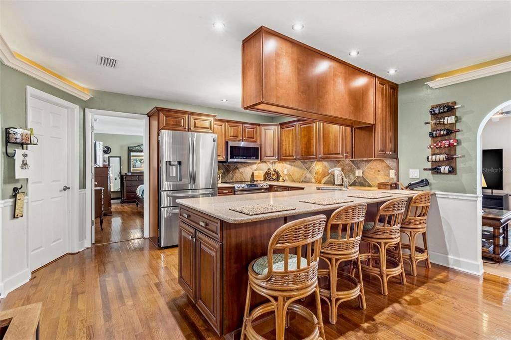 Kitchen with breakfast bar