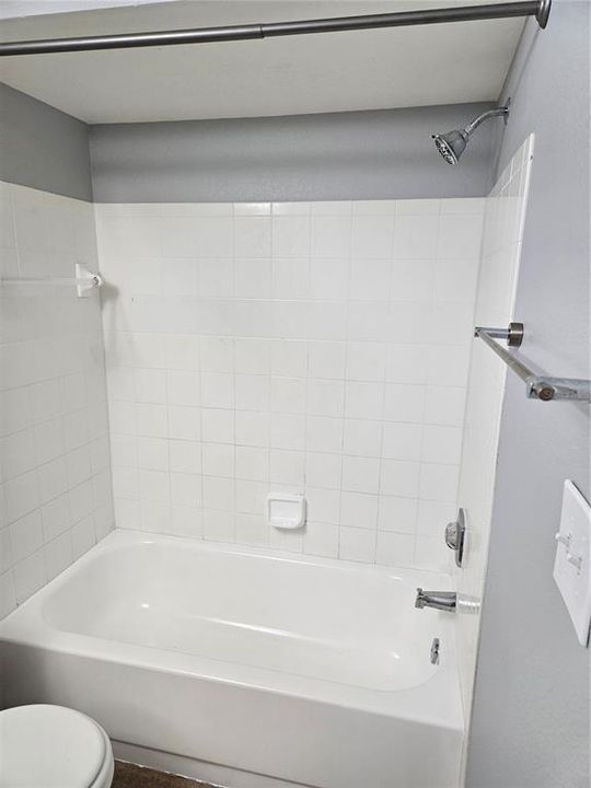 For Sale: $190,000 (1 beds, 1 baths, 827 Square Feet)
