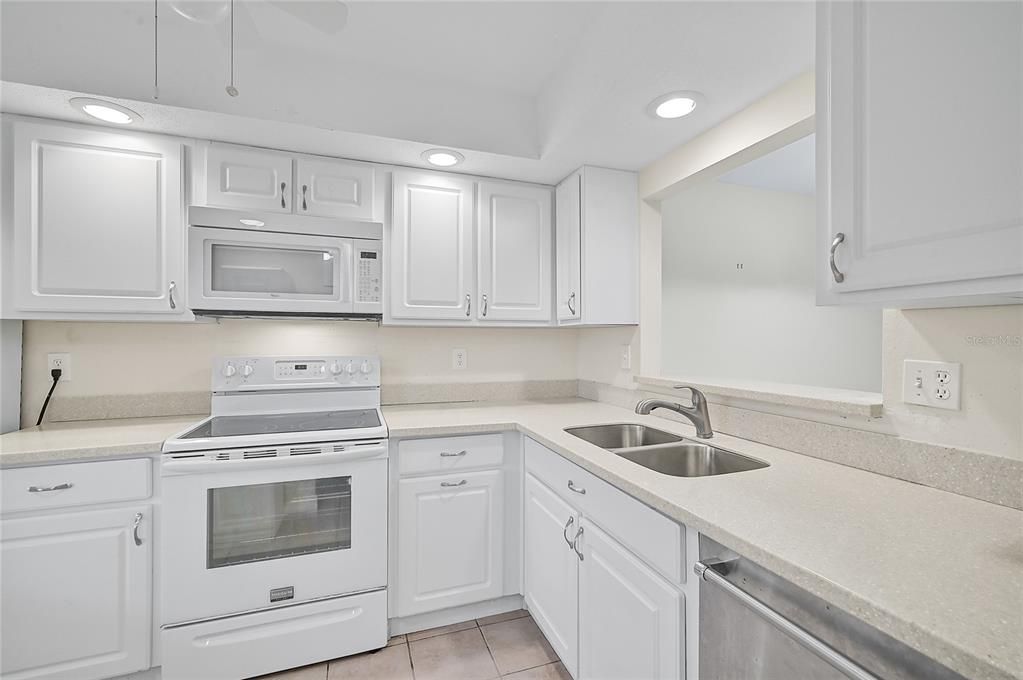 For Sale: $209,000 (2 beds, 2 baths, 1186 Square Feet)