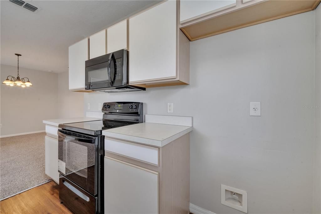 For Sale: $284,900 (3 beds, 3 baths, 1434 Square Feet)