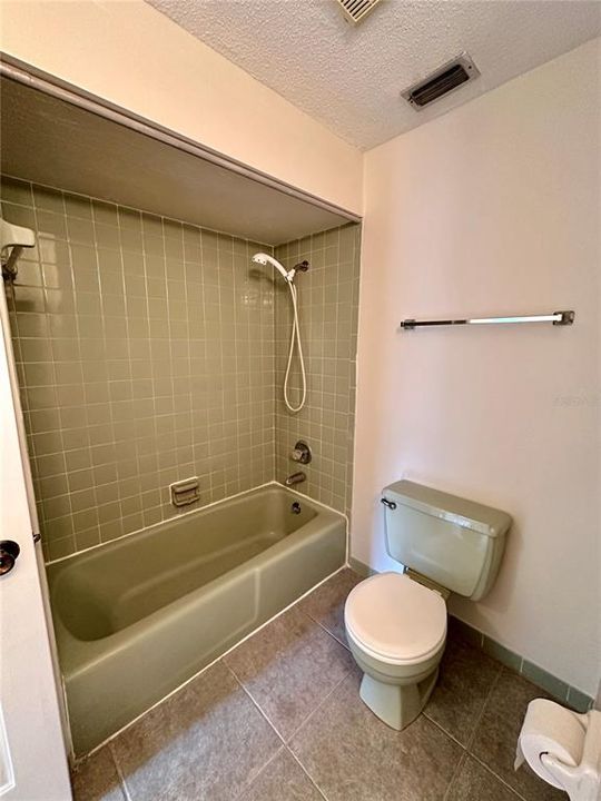 Под контрактом: $305,000 (3 спален, 2 ванн, 1327 Квадратных фут)