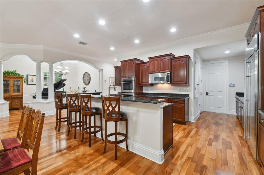 Kitchen with eat-in countertop