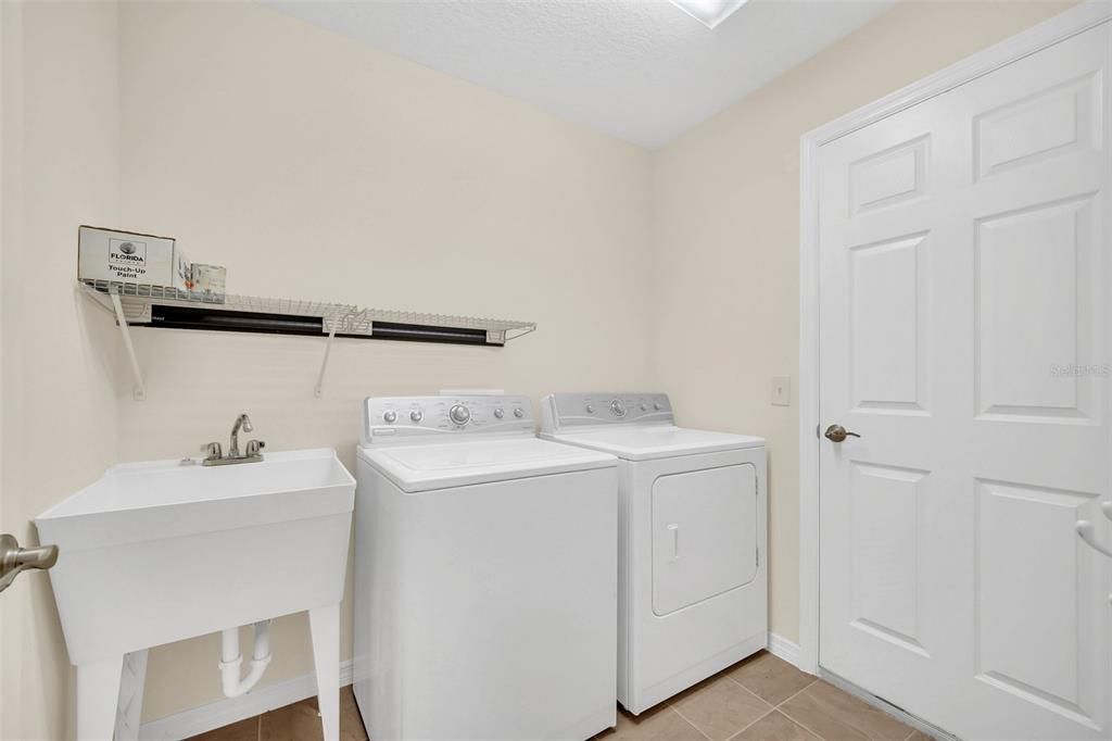 For Sale: $319,900 (3 beds, 2 baths, 1394 Square Feet)