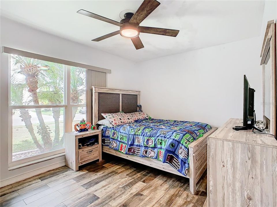 For Sale: $385,000 (3 beds, 2 baths, 1304 Square Feet)