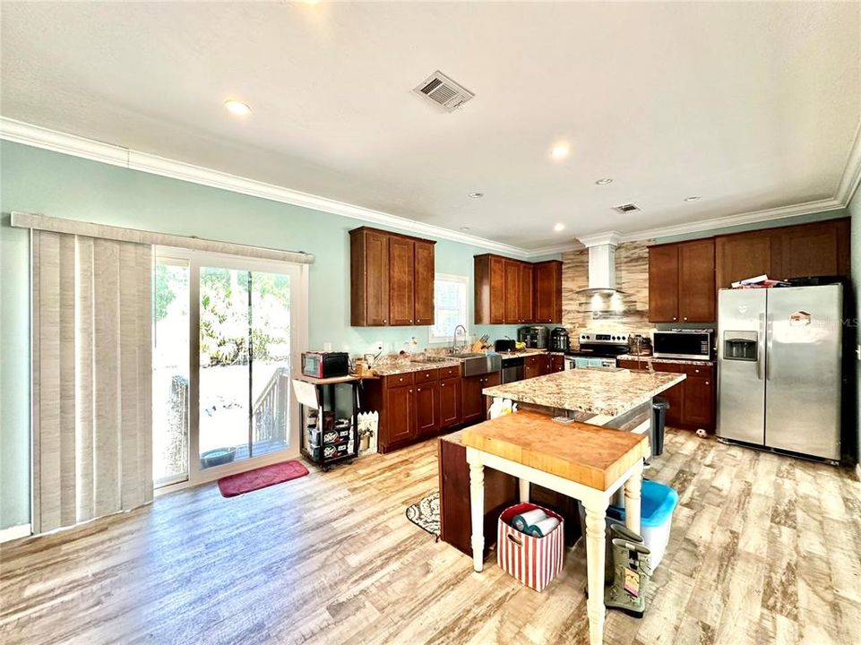 For Sale: $399,000 (4 beds, 2 baths, 1904 Square Feet)