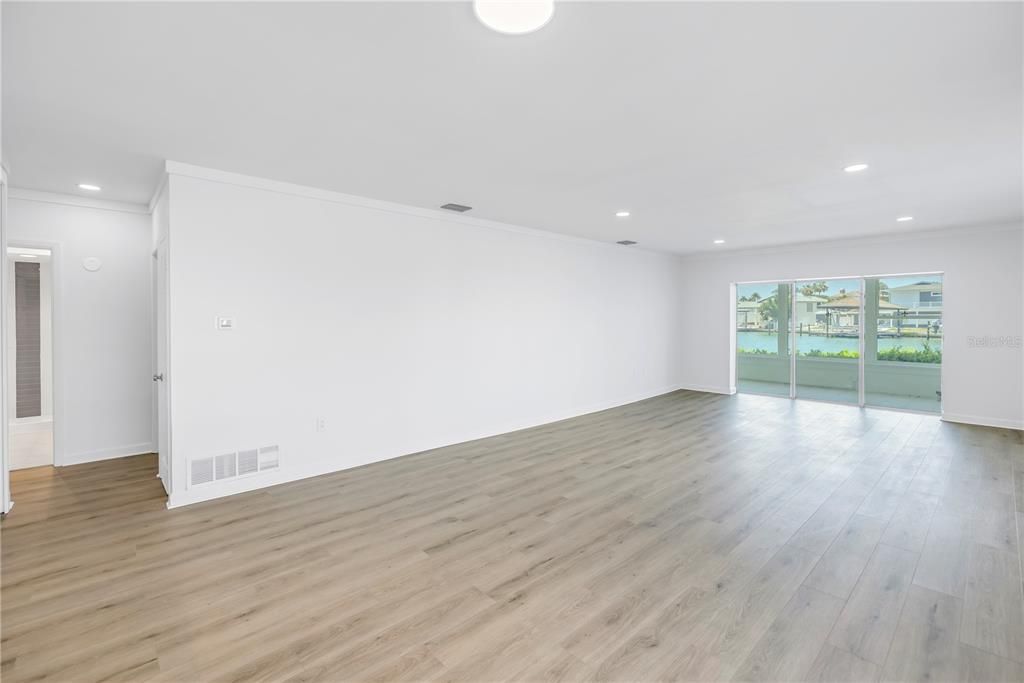 For Sale: $565,000 (2 beds, 2 baths, 1596 Square Feet)