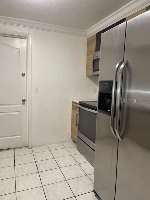 For Rent: $1,400 (3 beds, 1 baths, 2574 Square Feet)