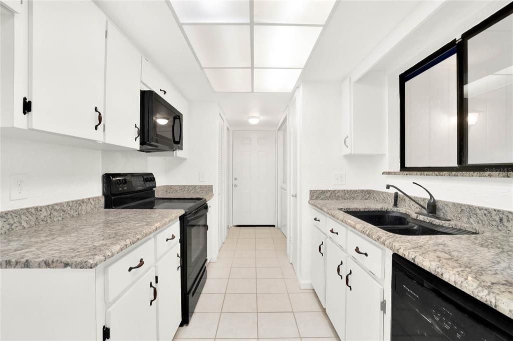 For Sale: $279,000 (2 beds, 2 baths, 1287 Square Feet)