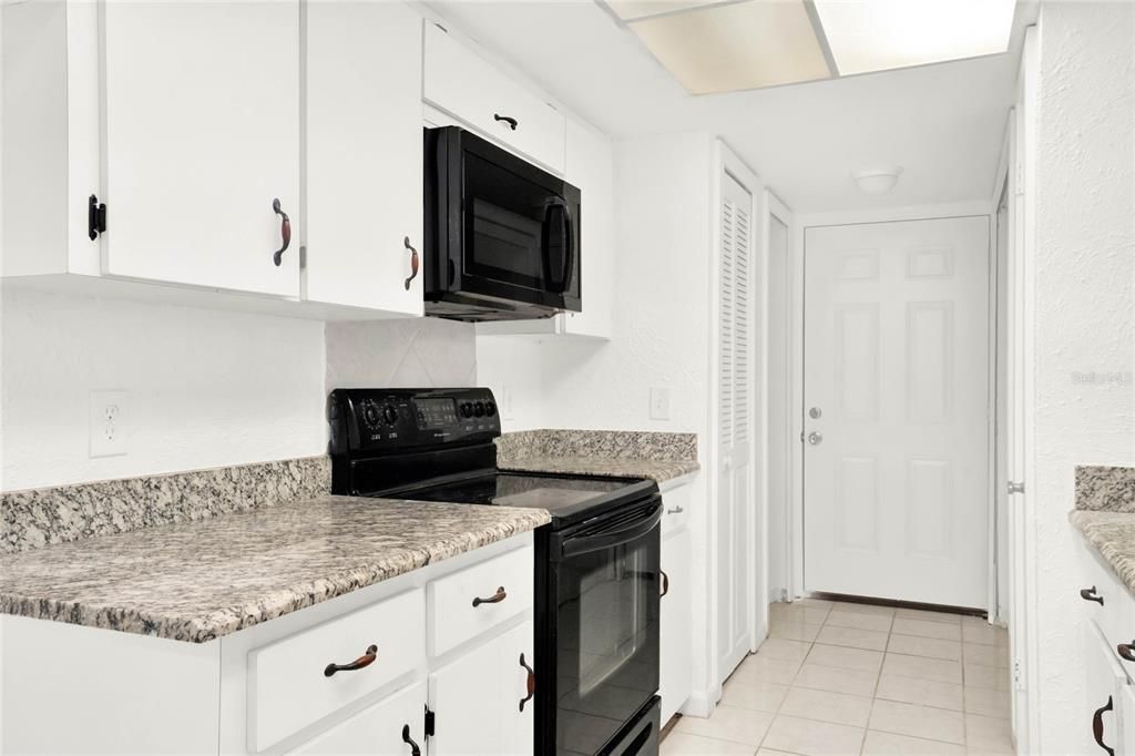 For Sale: $279,000 (2 beds, 2 baths, 1287 Square Feet)