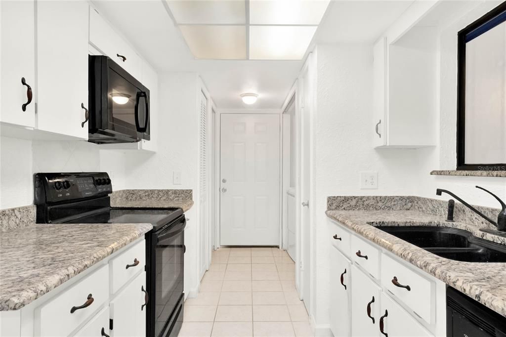 For Sale: $279,000 (2 beds, 2 baths, 1287 Square Feet)