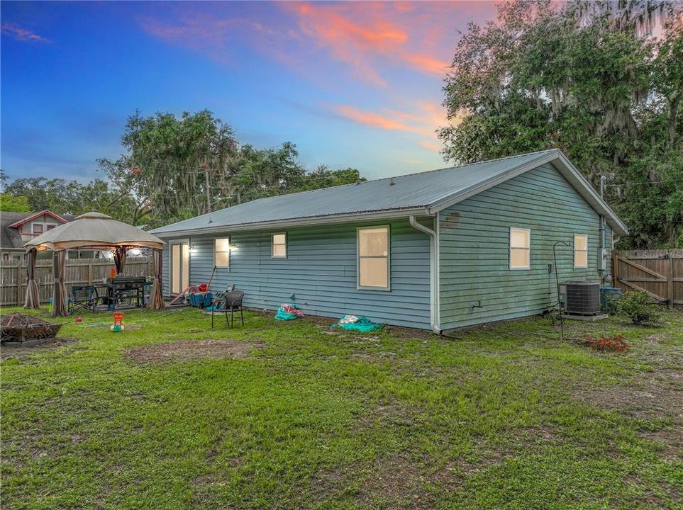 For Sale: $275,000 (3 beds, 2 baths, 1344 Square Feet)