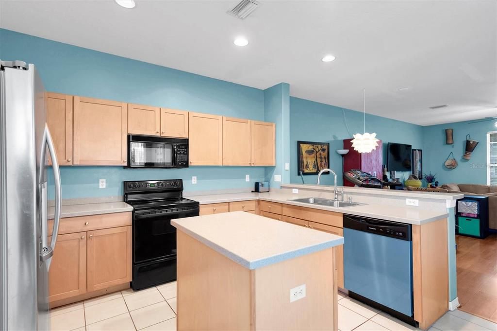 For Sale: $340,000 (3 beds, 2 baths, 1609 Square Feet)