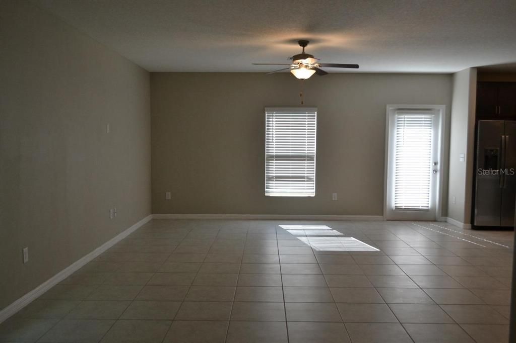 For Rent: $2,550 (5 beds, 2 baths, 2264 Square Feet)