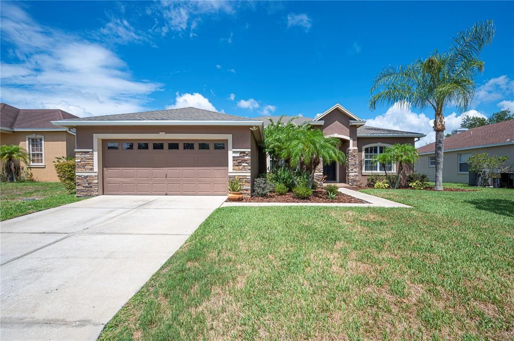 For Sale: $399,900 (4 beds, 2 baths, 2240 Square Feet)