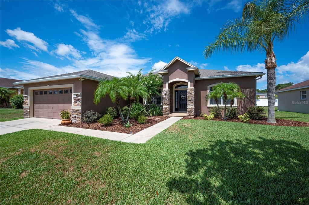 For Sale: $399,900 (4 beds, 2 baths, 2240 Square Feet)