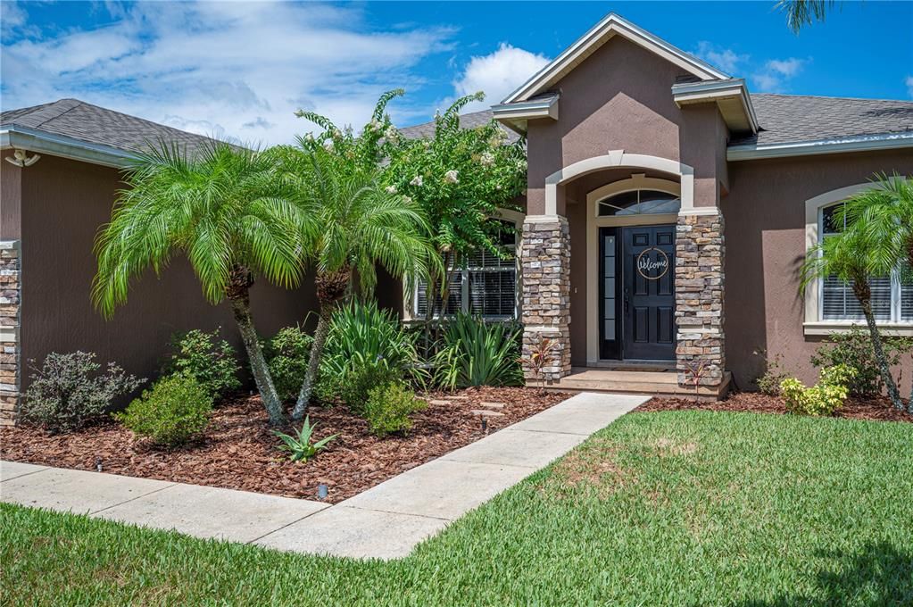 For Sale: $399,900 (4 beds, 2 baths, 2240 Square Feet)