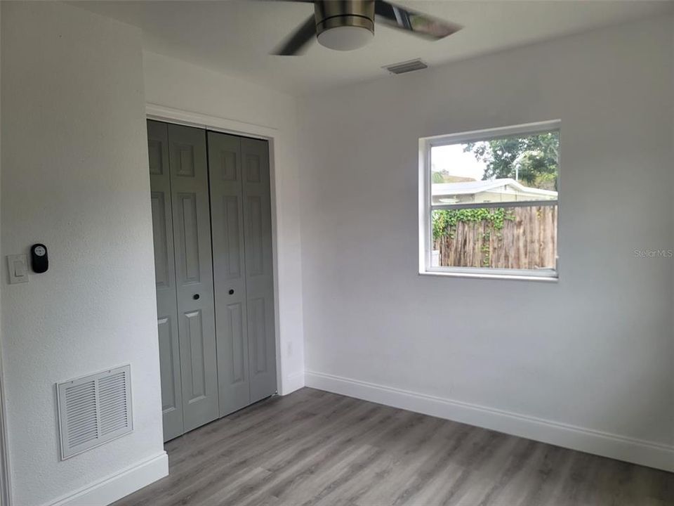 For Sale: $350,000 (3 beds, 1 baths, 1056 Square Feet)