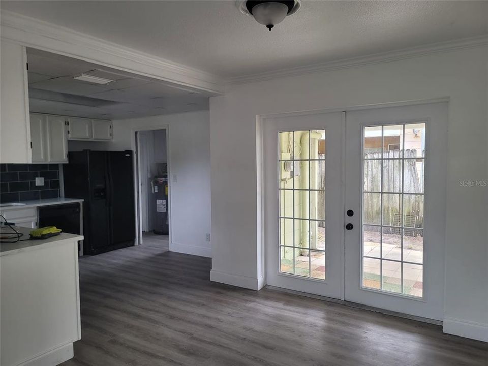 For Sale: $375,000 (3 beds, 1 baths, 1056 Square Feet)