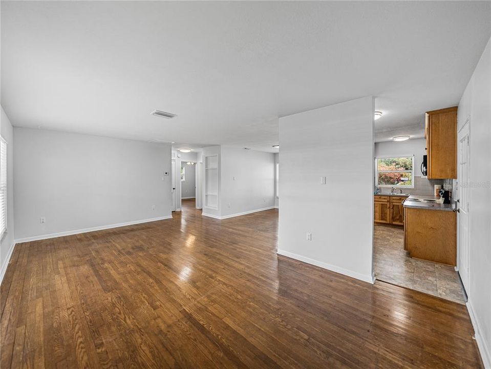 For Sale: $263,900 (2 beds, 1 baths, 1053 Square Feet)