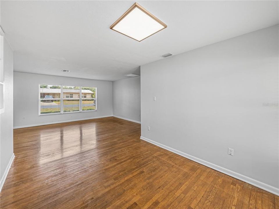 For Sale: $263,900 (2 beds, 1 baths, 1053 Square Feet)