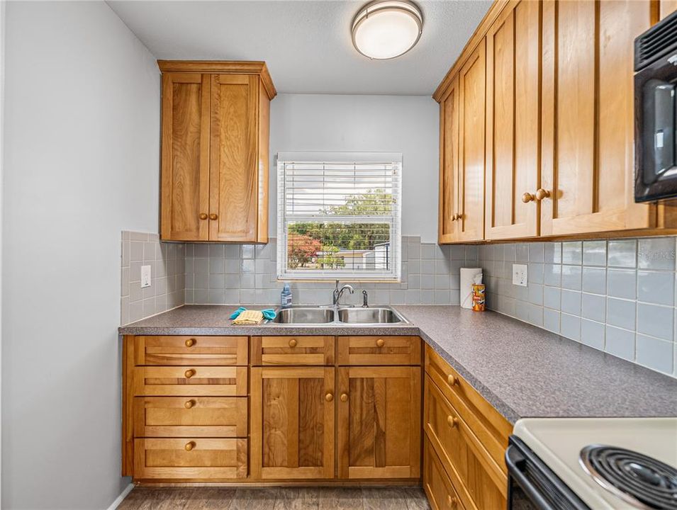 For Sale: $263,900 (2 beds, 1 baths, 1053 Square Feet)