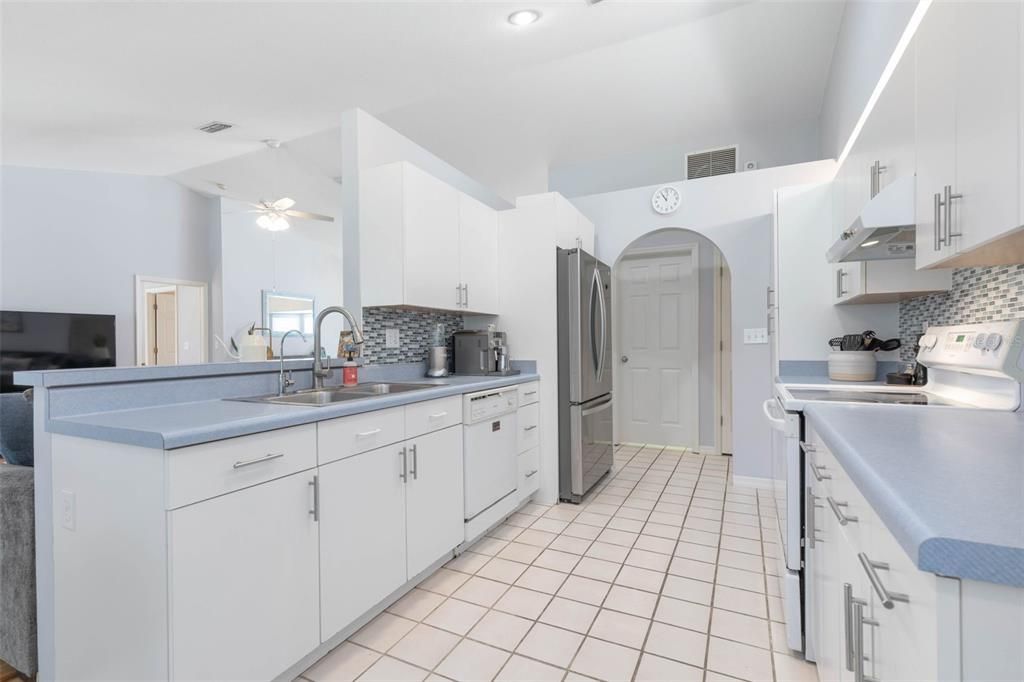 For Sale: $319,900 (3 beds, 2 baths, 1605 Square Feet)