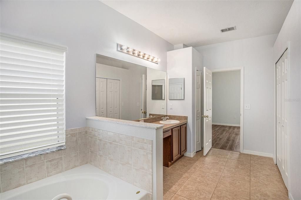 For Sale: $379,000 (3 beds, 2 baths, 1799 Square Feet)