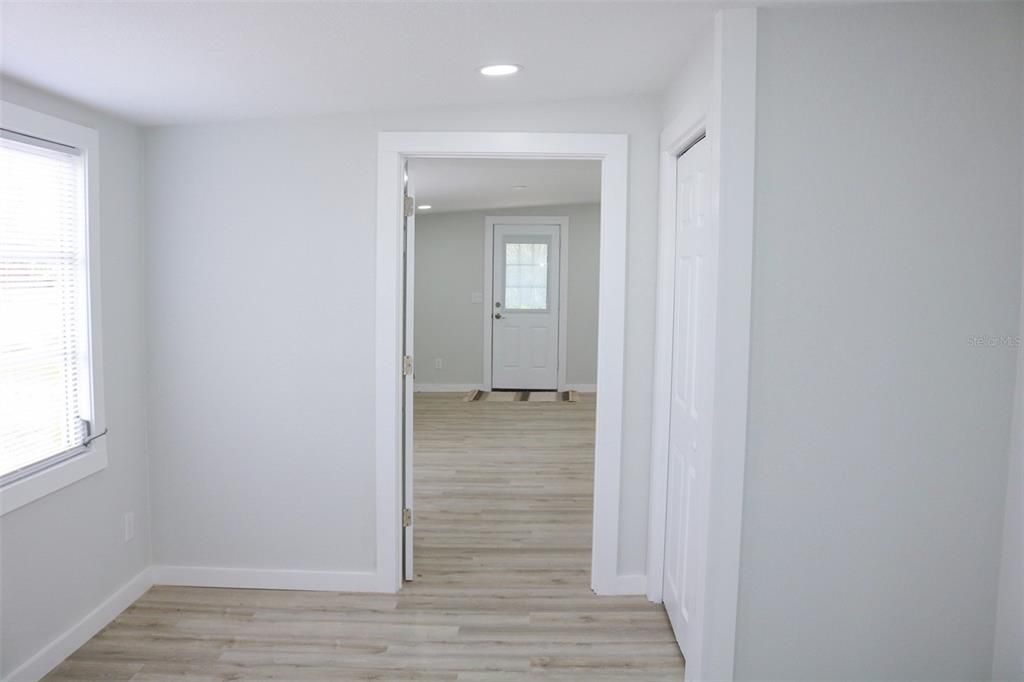 For Sale: $229,999 (2 beds, 2 baths, 732 Square Feet)