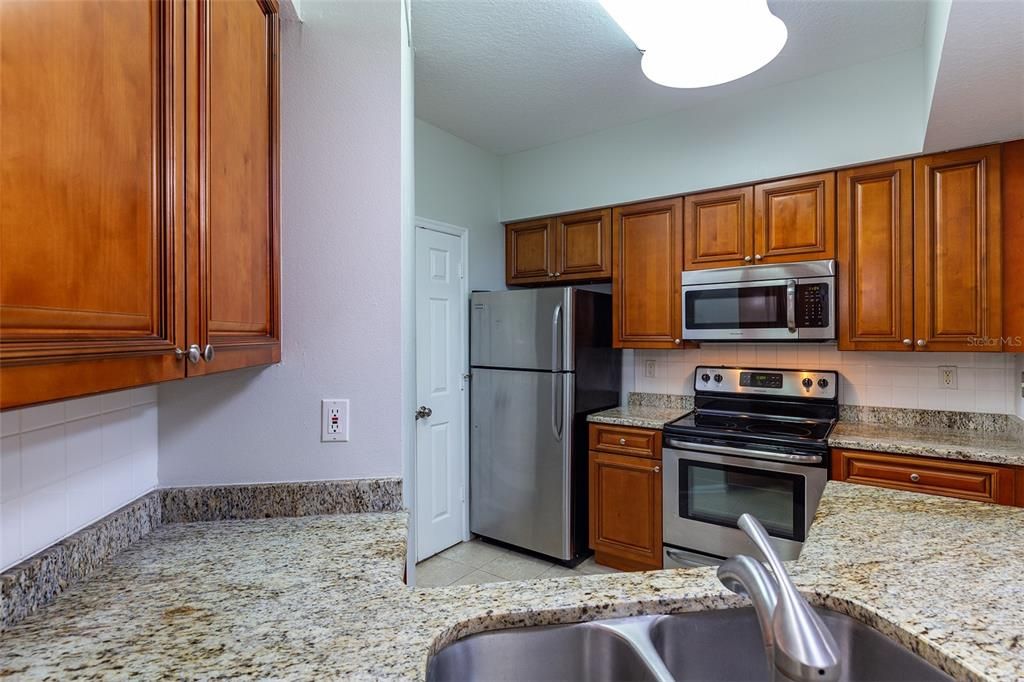 For Rent: $2,495 (2 beds, 2 baths, 1176 Square Feet)