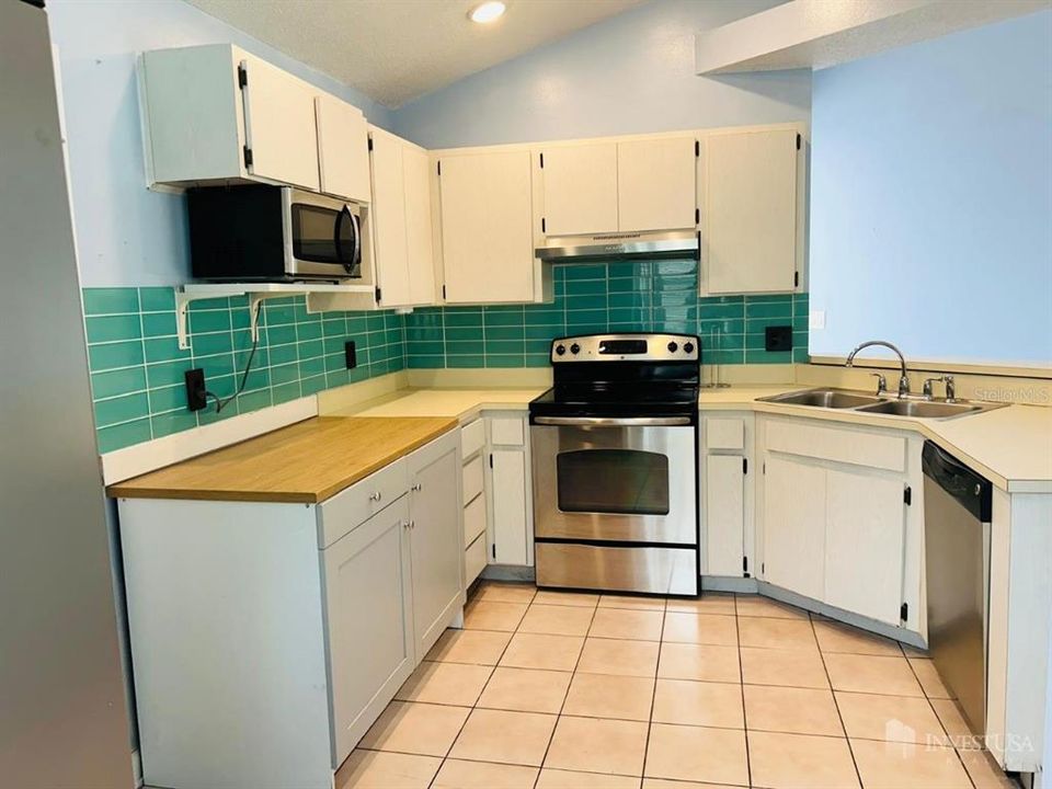 For Rent: $2,900 (3 beds, 2 baths, 1160 Square Feet)