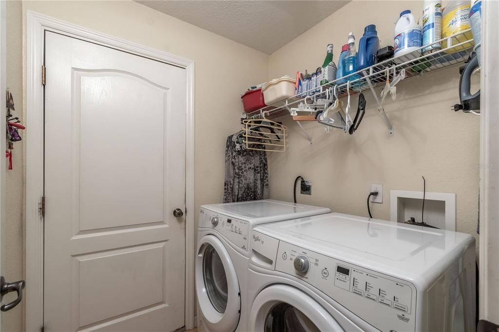 For Sale: $300,400 (3 beds, 2 baths, 1561 Square Feet)